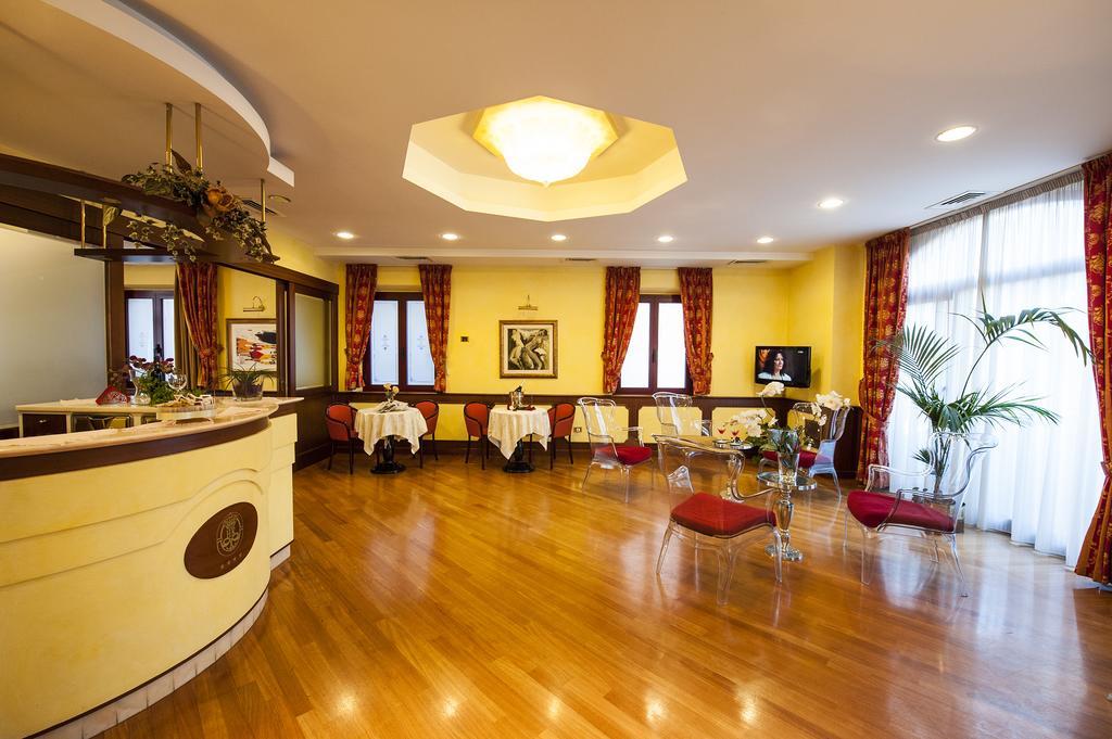 Hotel Regent - In Pieno Centro San Benedetto del Tronto Zewnętrze zdjęcie