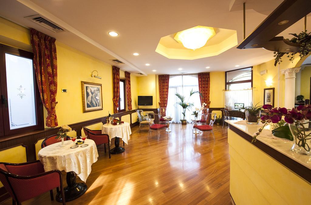 Hotel Regent - In Pieno Centro San Benedetto del Tronto Zewnętrze zdjęcie