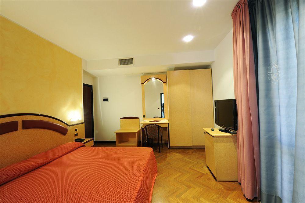 Hotel Regent - In Pieno Centro San Benedetto del Tronto Zewnętrze zdjęcie