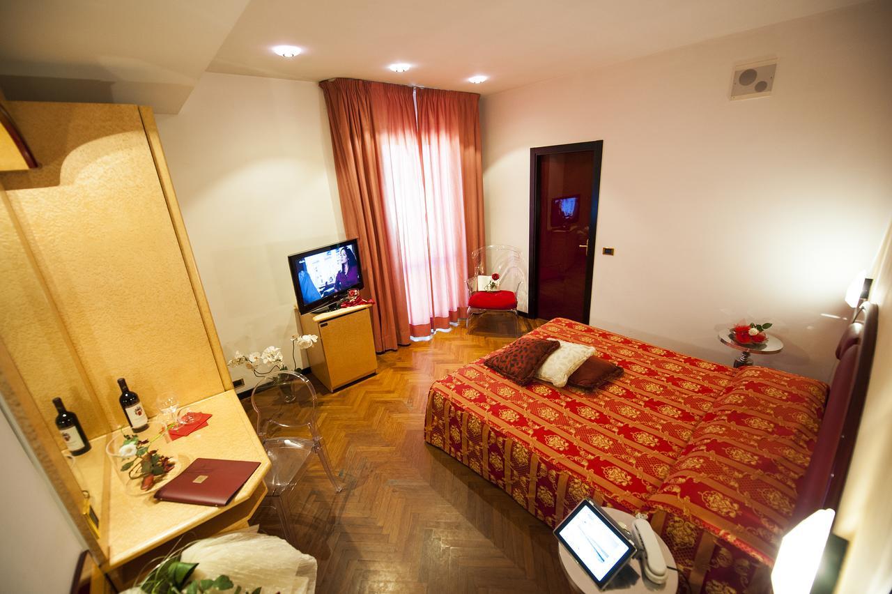 Hotel Regent - In Pieno Centro San Benedetto del Tronto Zewnętrze zdjęcie